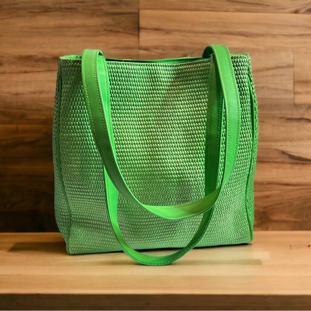 Liz Claiborne ladies stylish lime green handbag